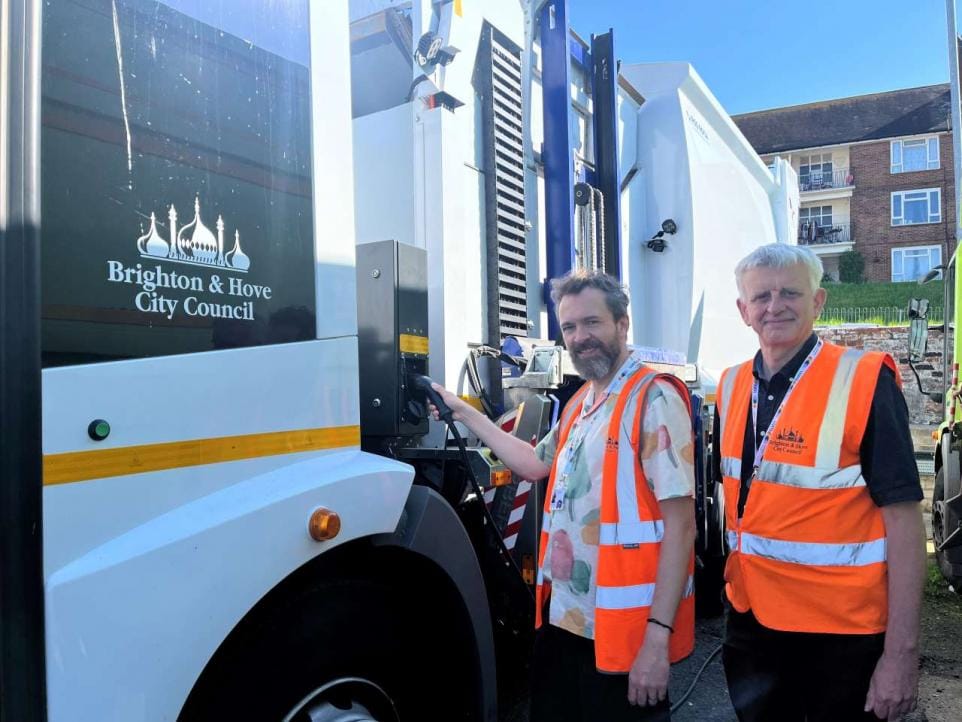 Zero-emissions refuse and recycling fleet to save money and reduce pollution